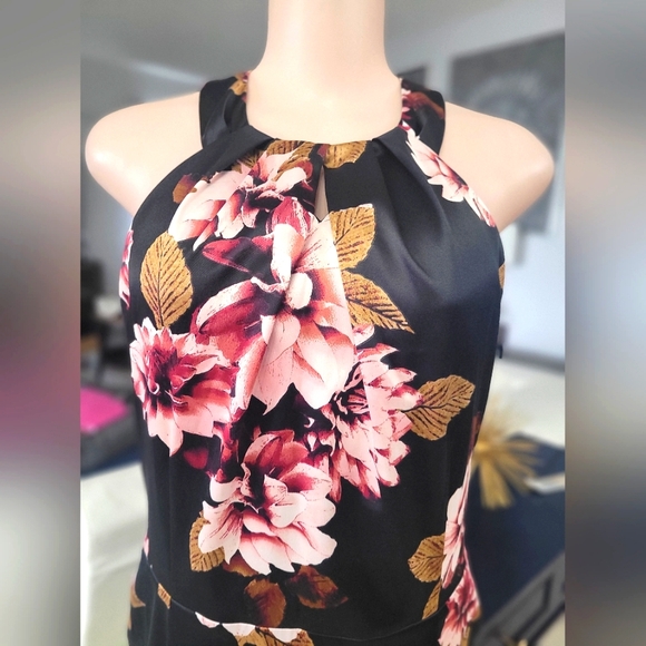 Elegant black large floral print halter style dress. Size 16 - Picture 2 of 5